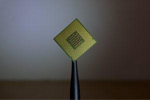Напівпровідник: енергетичні зони, легування і робота p-n-переходу