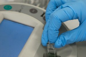 Спектрофотометрія: поглинання світла, концентрація і межі закону Бера