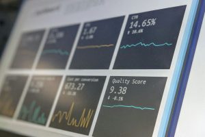 Аналітика навчання: які дані платформи справді допомагають викладачу